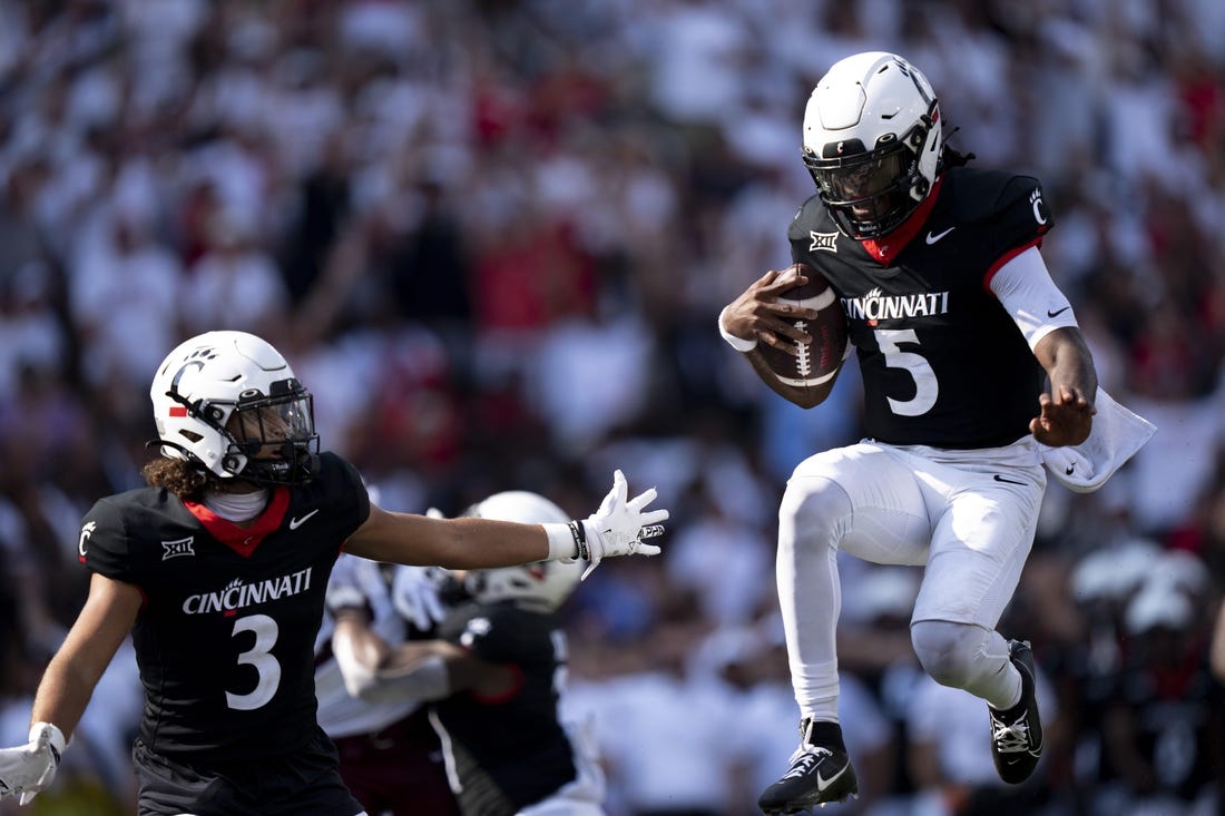 Cincinnati Football: Emory Jones ties a school record with seven total  touchdowns in debut