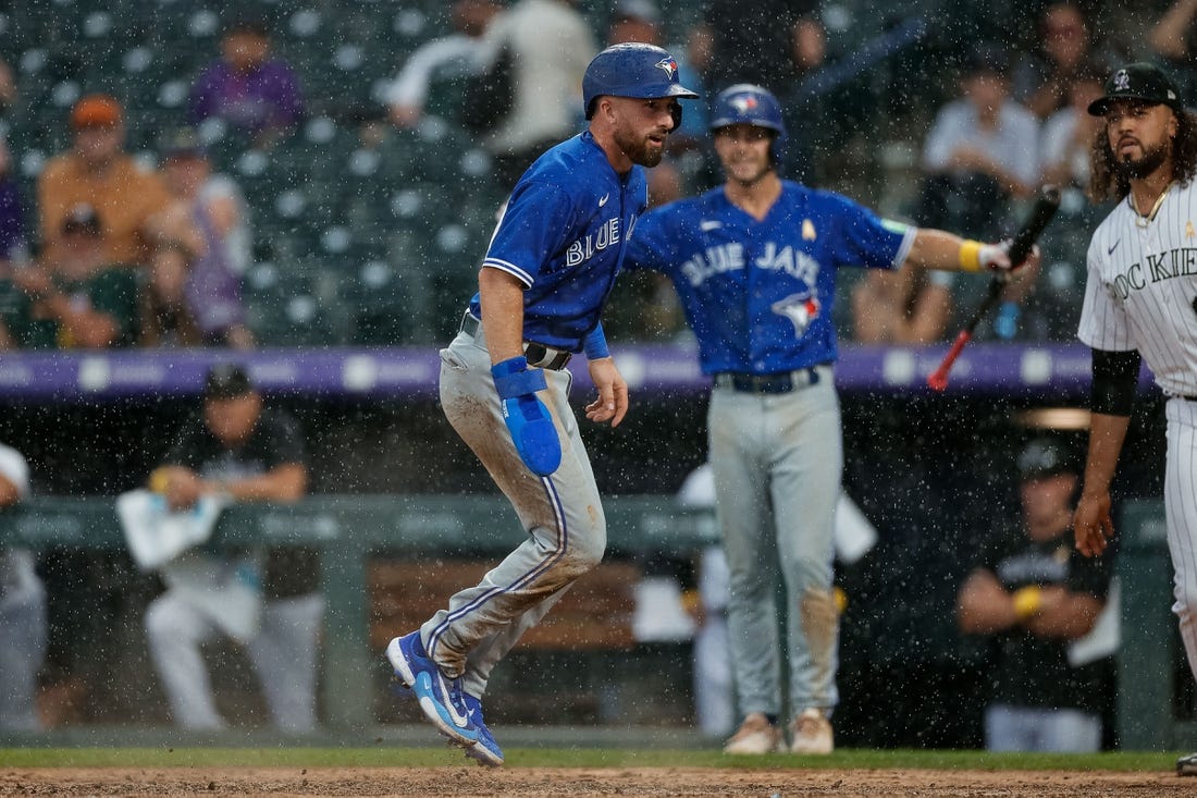 Taking advantage of easier schedule, Blue Jays visit A's next Field