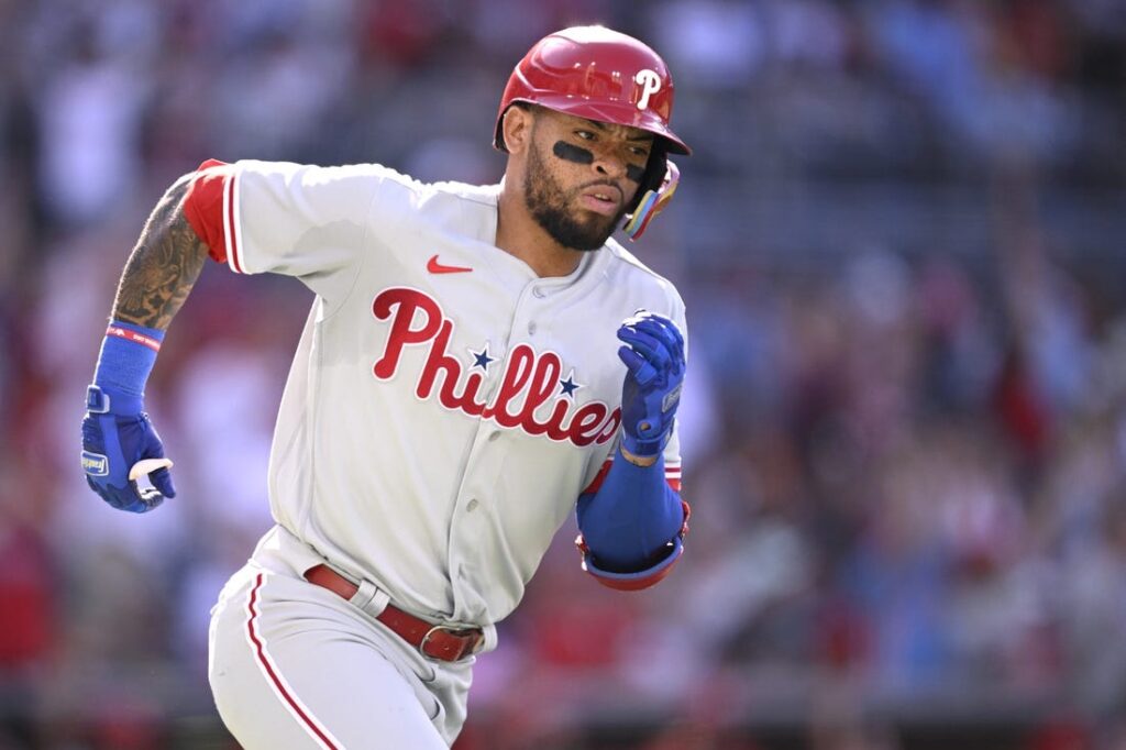 Philadelphia Phillies hold on to beat Pittsburgh Pirates