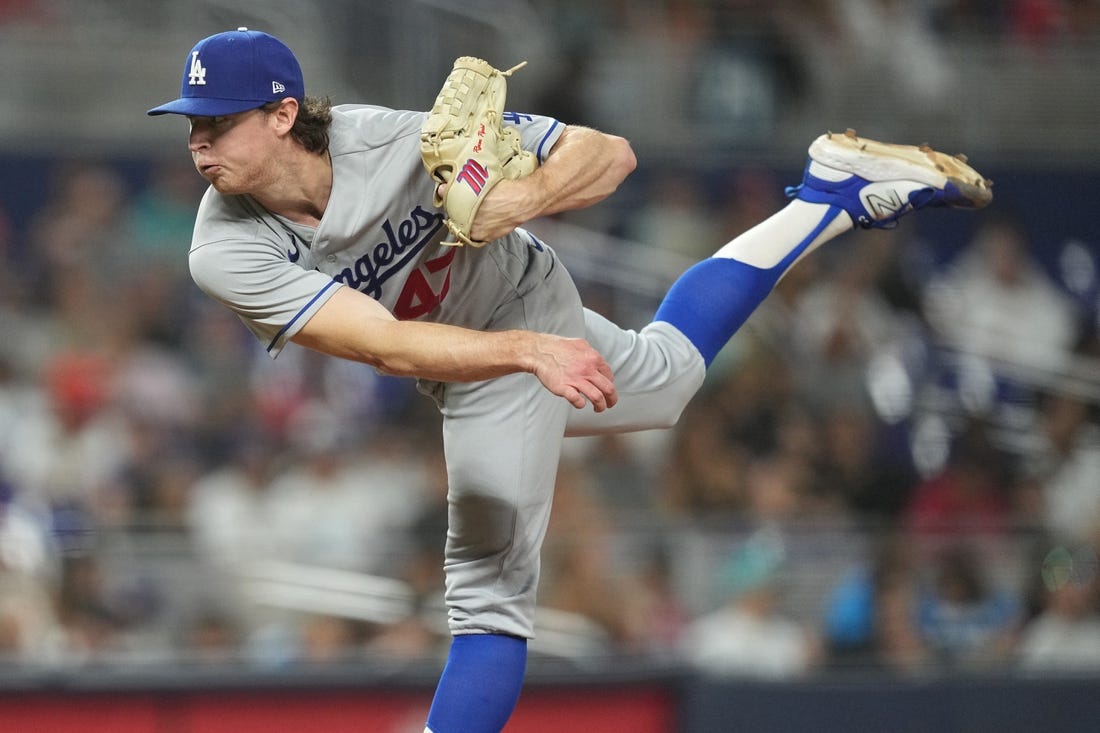 Dodgers endure long rain delay to earn win over Nats