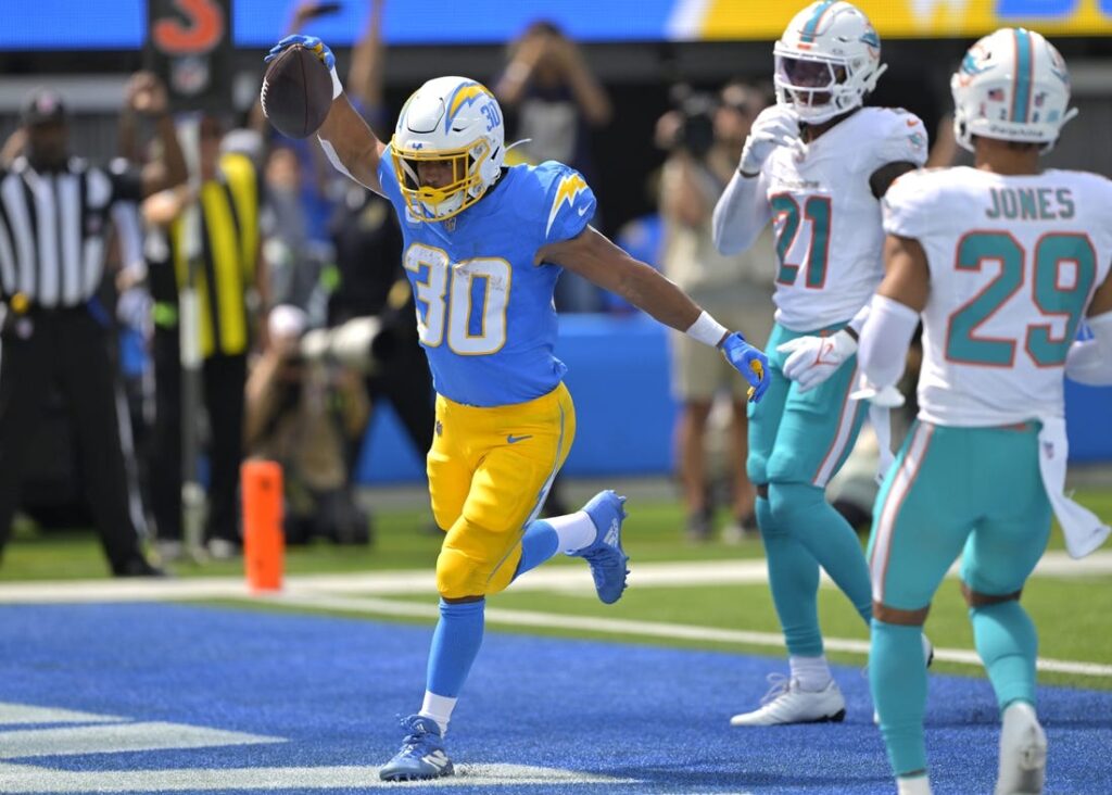 Dolphins could lean on run game against Chargers