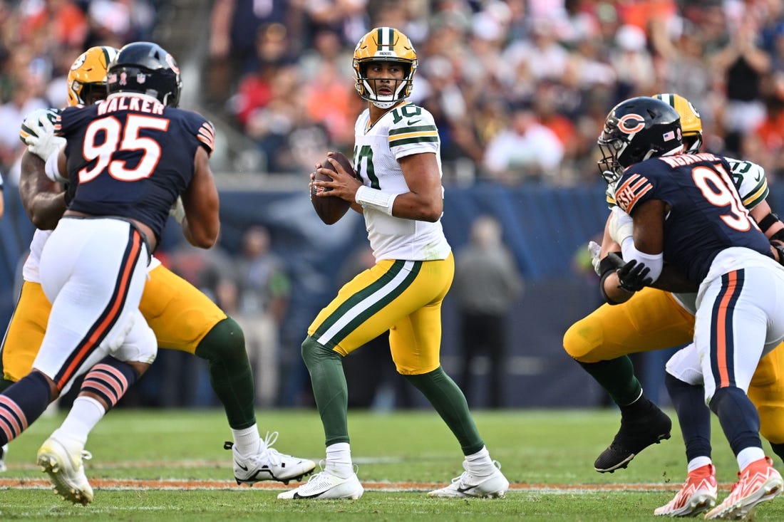 NFL: Green Bay Packers at Chicago Bears, Fieldlevel