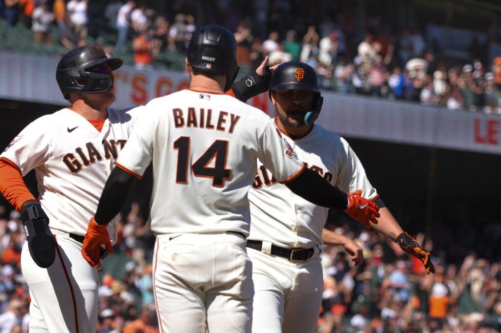 Giants rally late, edge Guardians in 10th