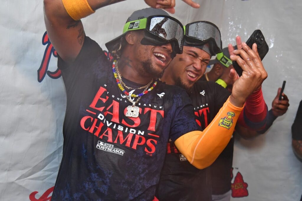 Atlanta Braves claim sixth straight NL East title with win over