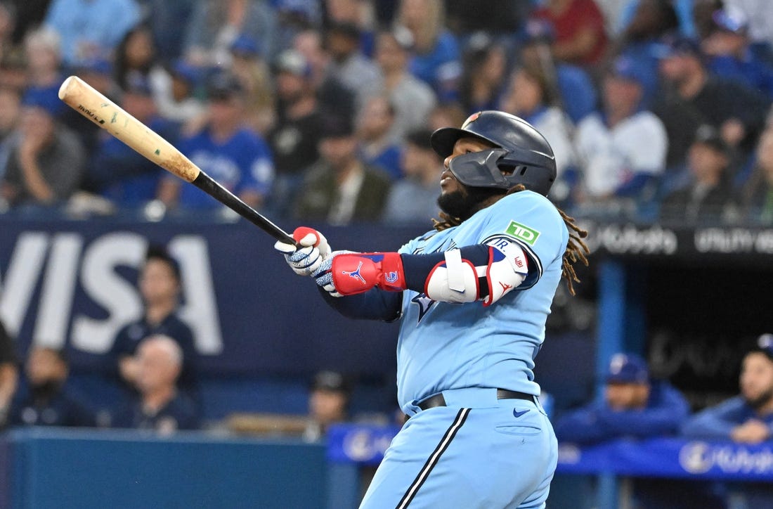 Rangers' Seager intentionally walked with bases loaded