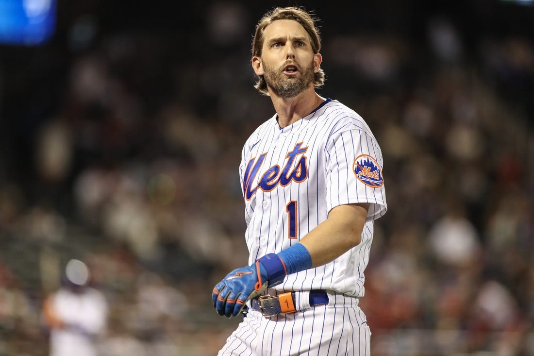 Mets' McNeil has torn elbow ligament, not expected to need surgery