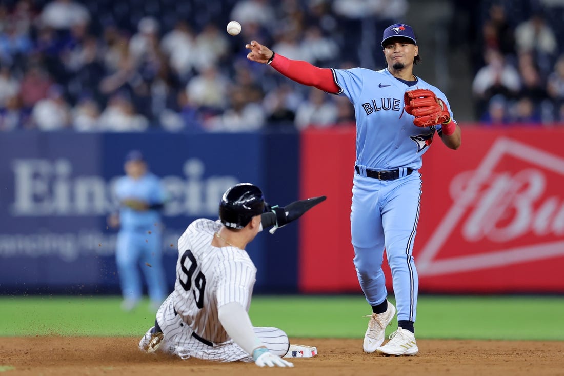 Bo Bichette leads Blue Jays to 8th straight win, sweep of Yanks