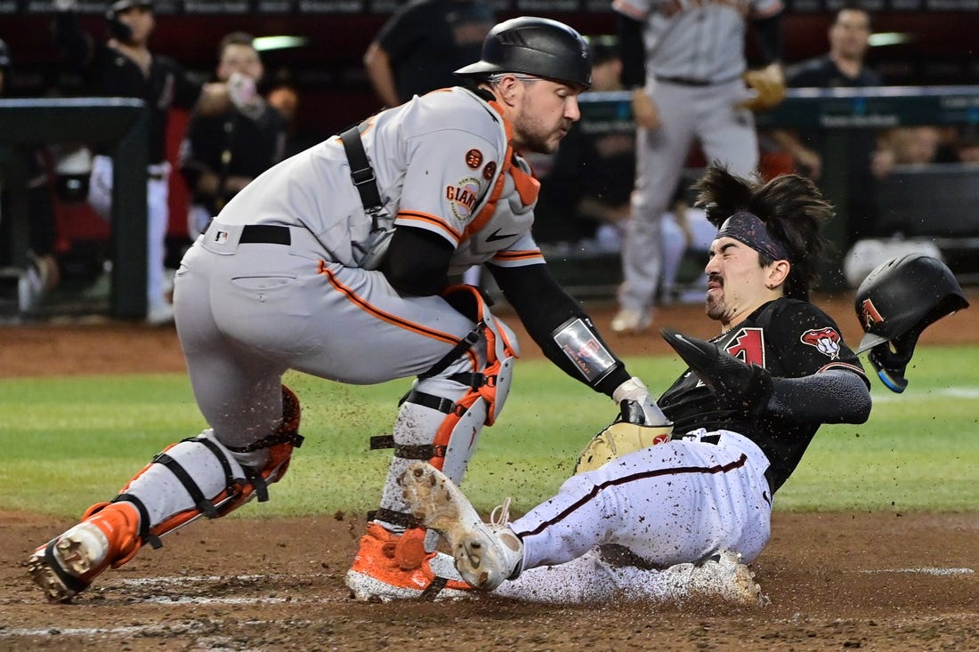 SF Giants' LaMonte Wade Jr. homers off Ketel Marte's glove