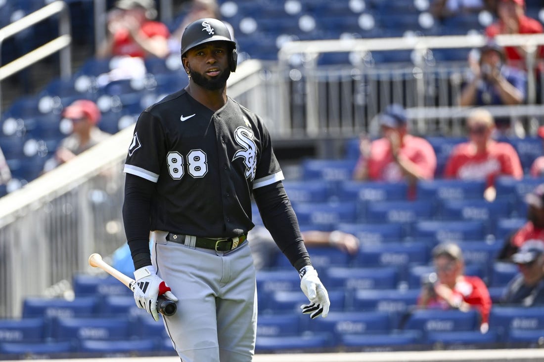 White Sox place OF Luis Robert Jr. (knee) on IL, ending his season, Sports