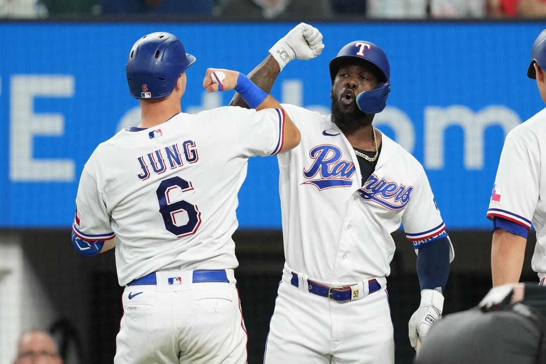 Rangers keep rolling in rout of Mariners