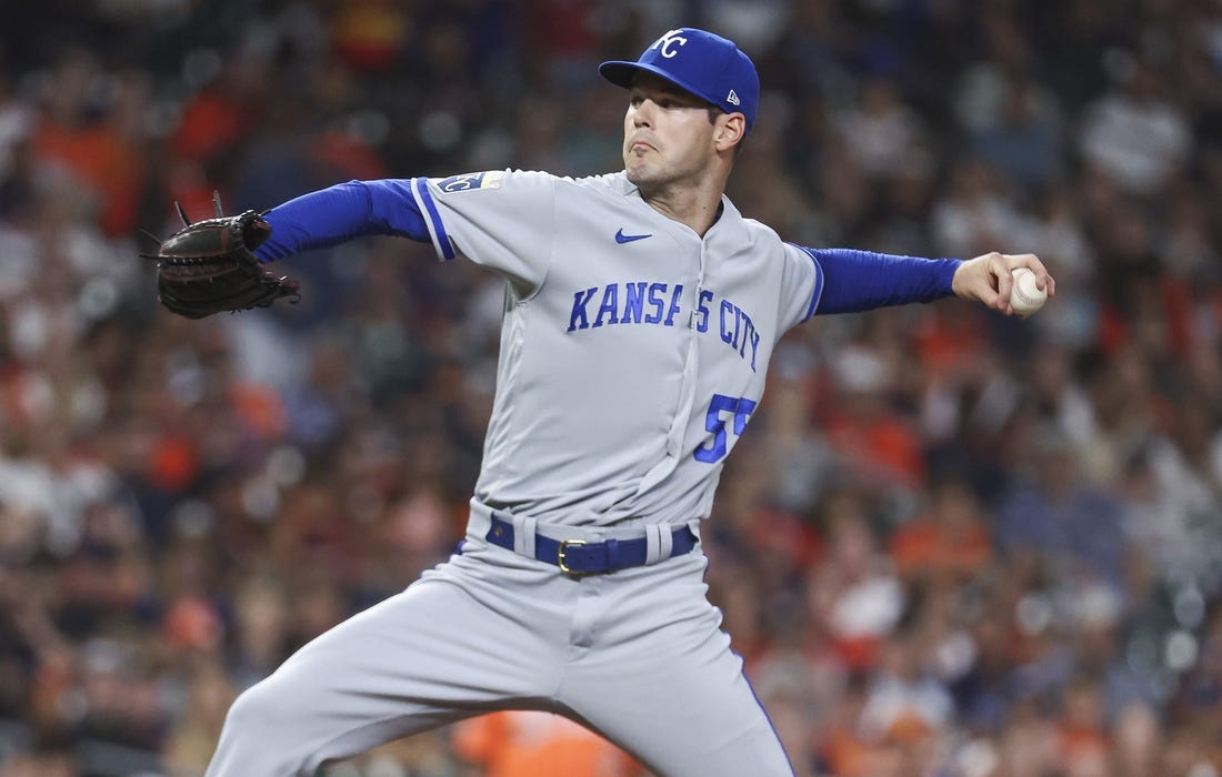Royals use 2 big innings to beat Astros 7-5