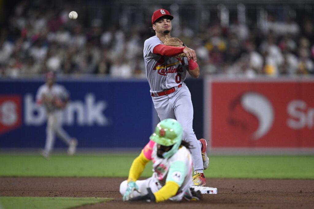 Willson Contreras homers twice as Cards top Padres in 10