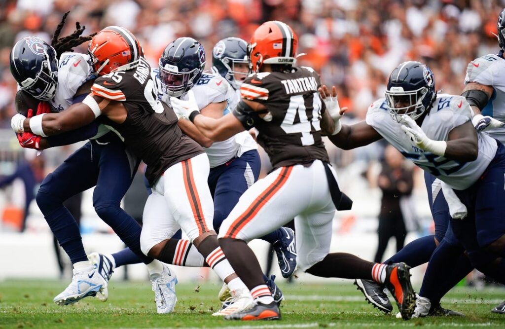 Browns Favored By 3 1/2 Sunday Against Tennessee Titans