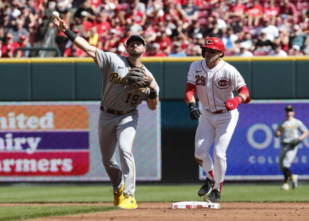 Pirates score two runs in 7th, rally to beat Reds