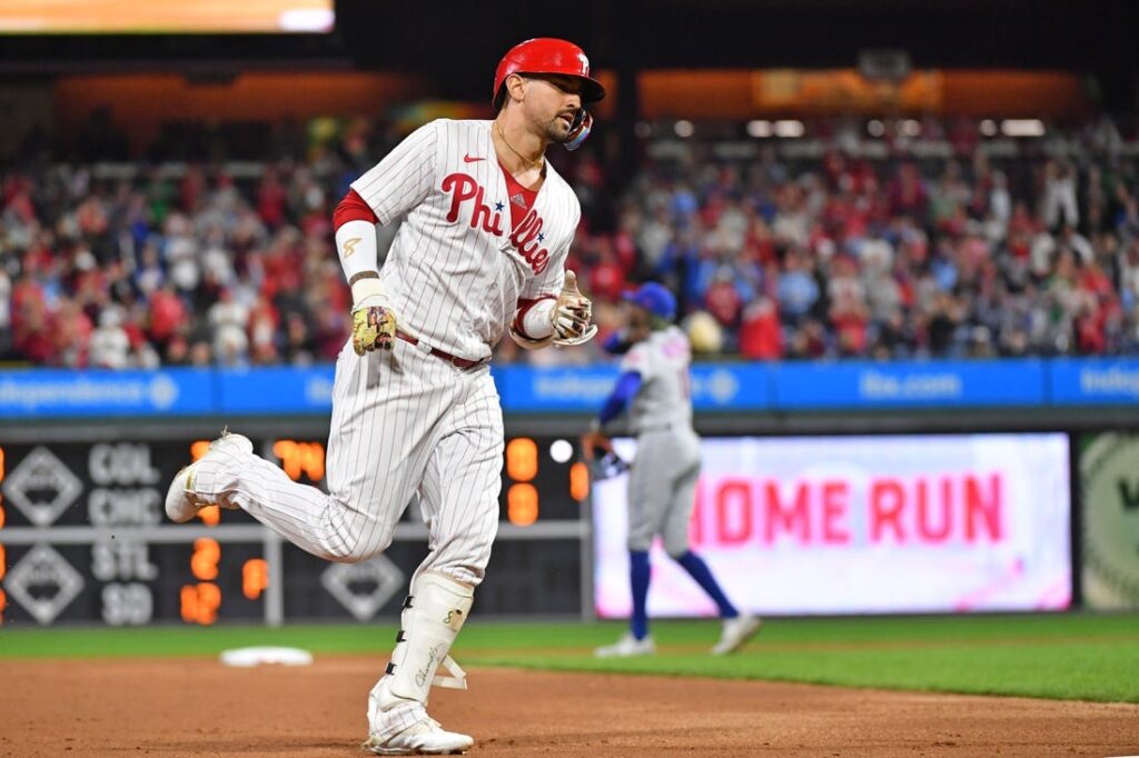 Hits by Mets pitchers in 8th inning help Phillies win final game of series,  7-6