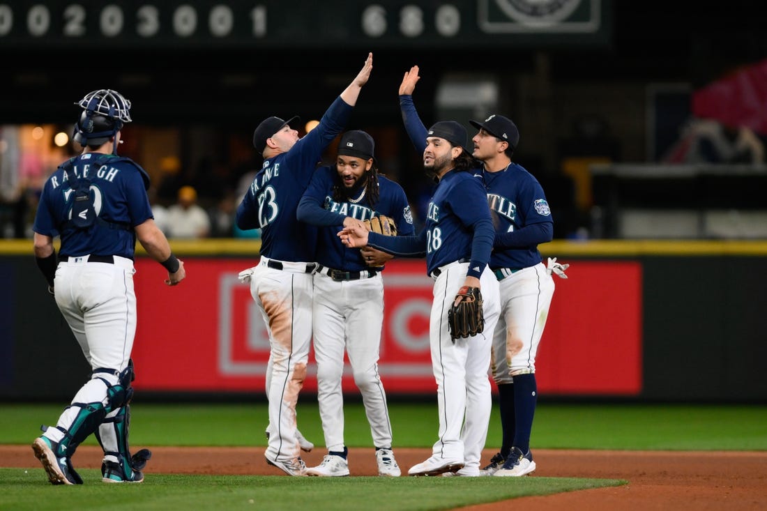 George Kirby's six scoreless innings carry Mariners to 6-2 win over Astros