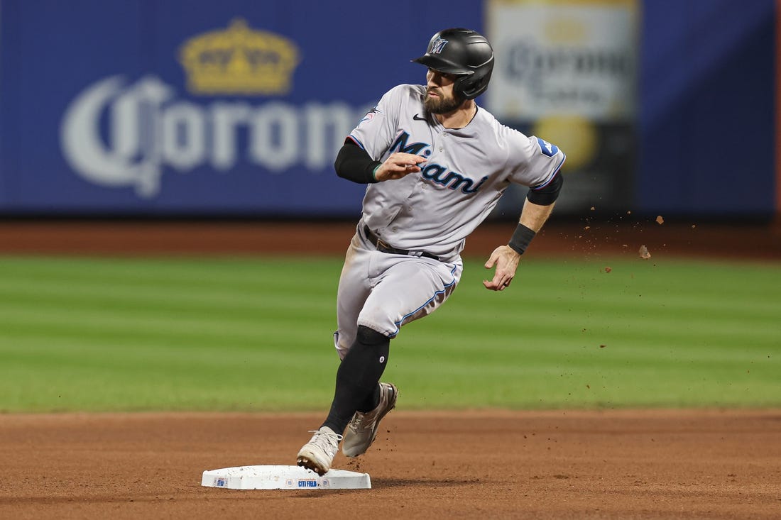 Brewers tie Cubs for second wild-card after win vs. Marlins