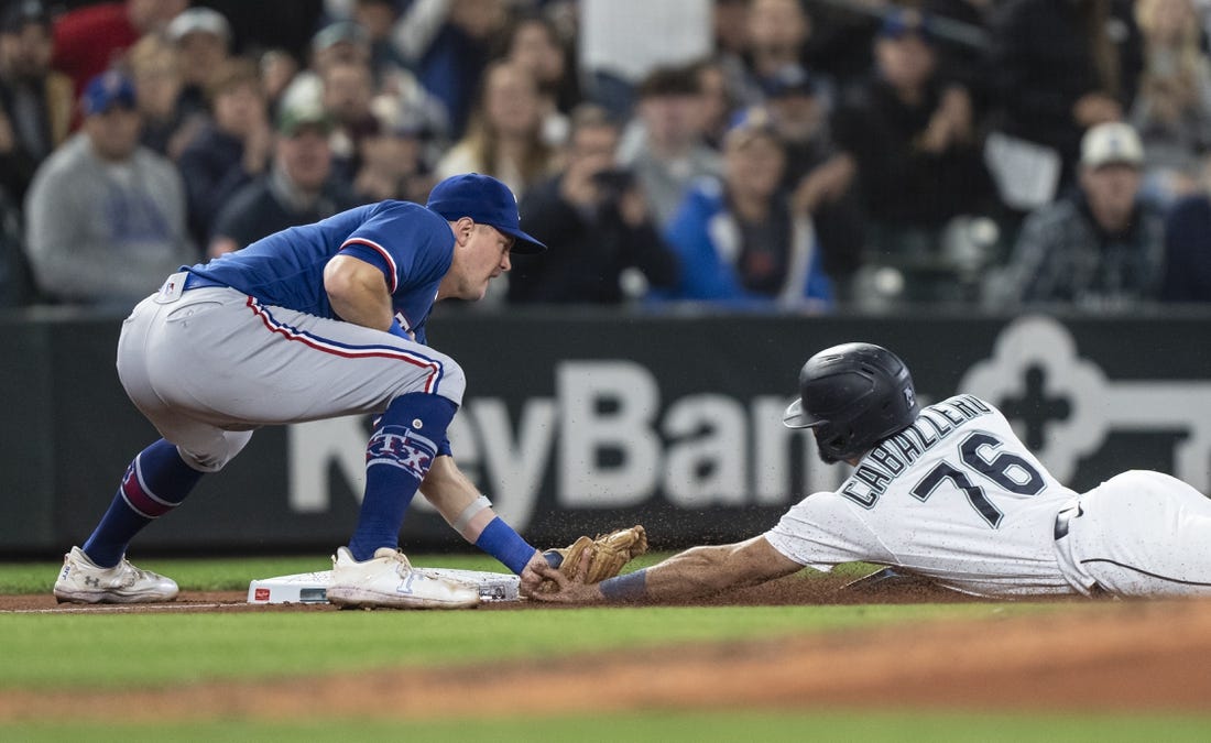 J.P. Crawford two-out double gives Mariners 3-2 walk-off win over Rangers