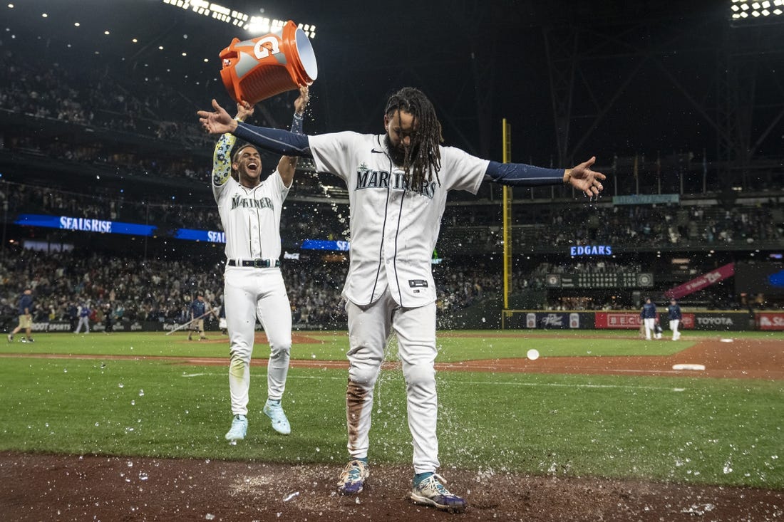 Seattle Mariners: See Cal Raleigh's playoff sealing home run in photos