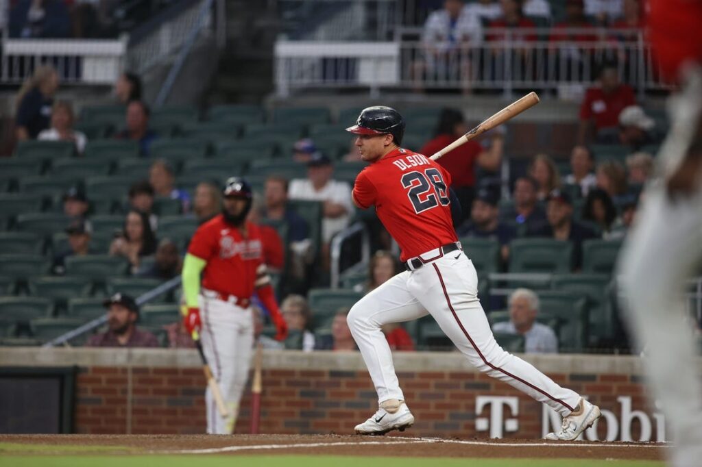 Padres hang on for win over White Sox