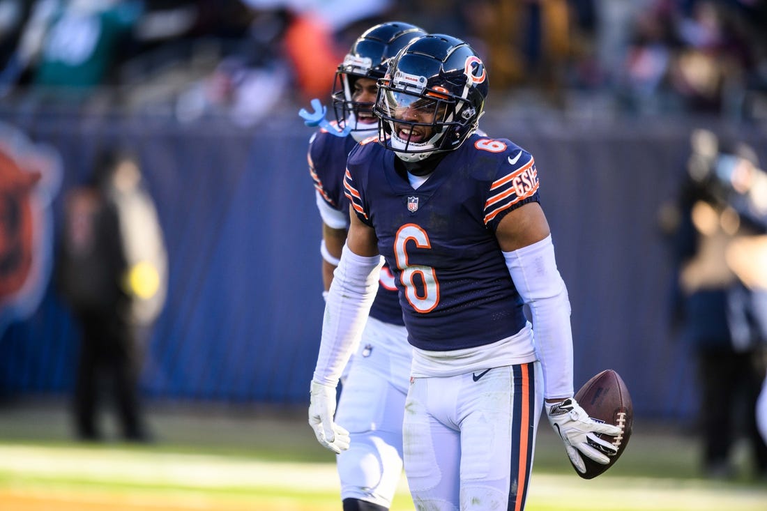 NFL: Green Bay Packers at Chicago Bears, Fieldlevel