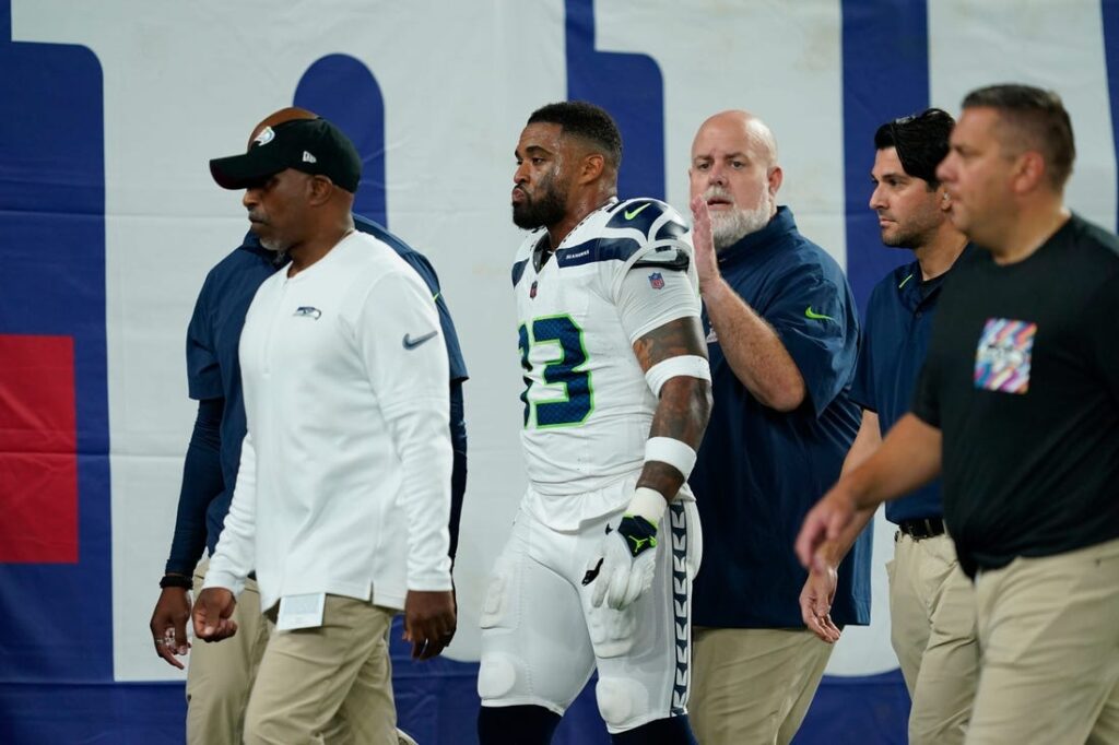 Seahawks' Jamal Adams 'going to be OK' after leaving with concussion