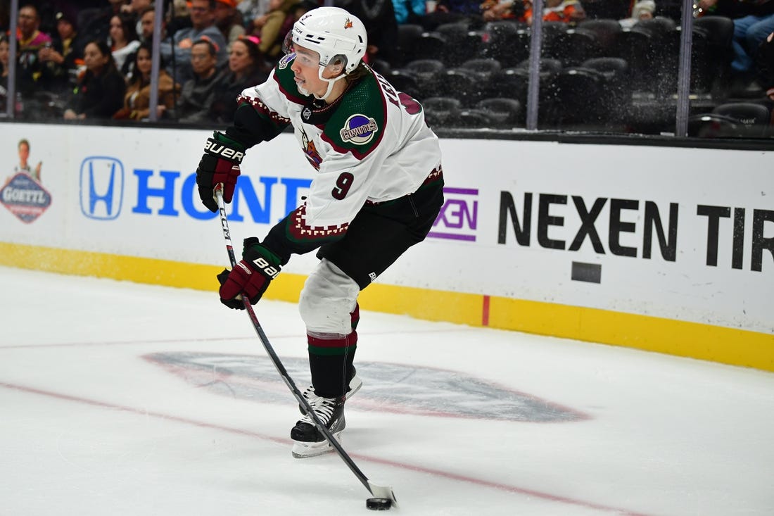 Arizona Coyotes open season with win over New Jersey Devils