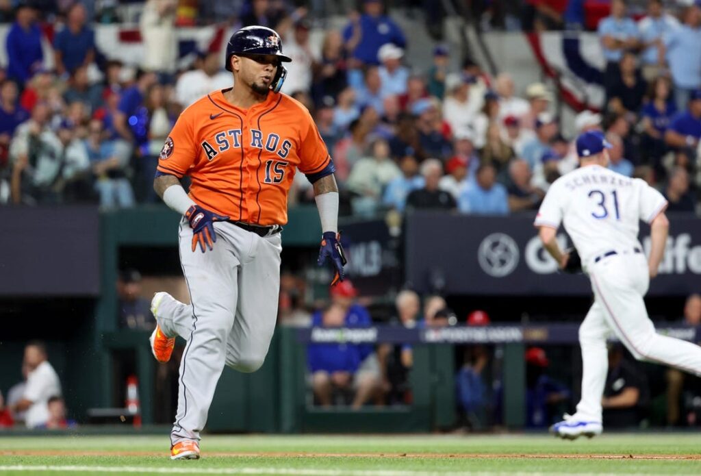 Mariners, Julio stay hot with shutout win over Astros