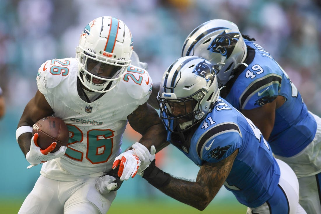 Dolphins open RB De'Von Achane's 21-day window - Field Level Media ...