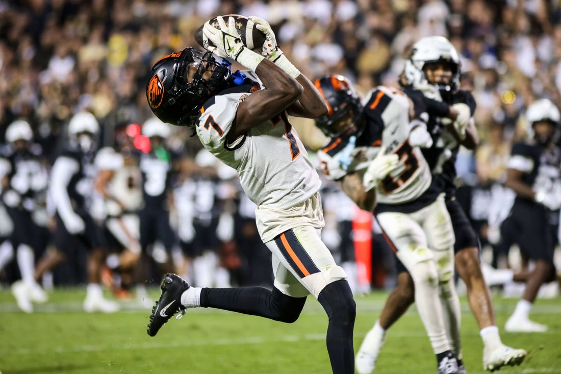 No. 16 Oregon State keeps Shedeur Sanders in check in 26-19 win