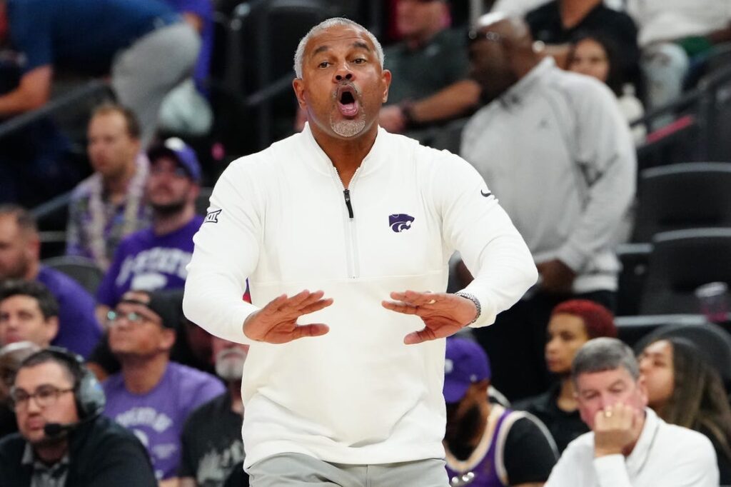 Cam Carter helps Kansas State roll past South Dakota State - Field ...