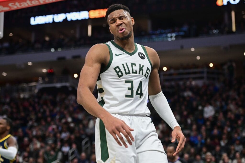 Giannis Antetokounmpo scores franchise-record 64 points, Bucks