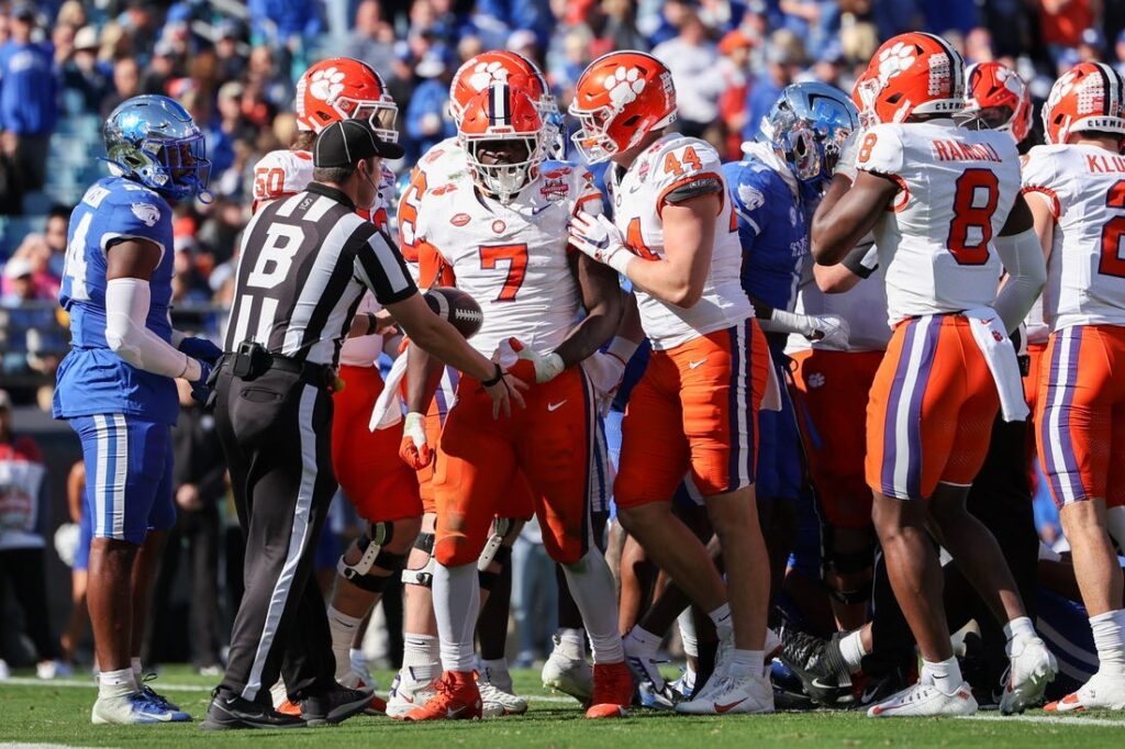 Phil Mafah (4 TDs), Clemson Topple Kentucky Late In Gator Bowl - Field ...