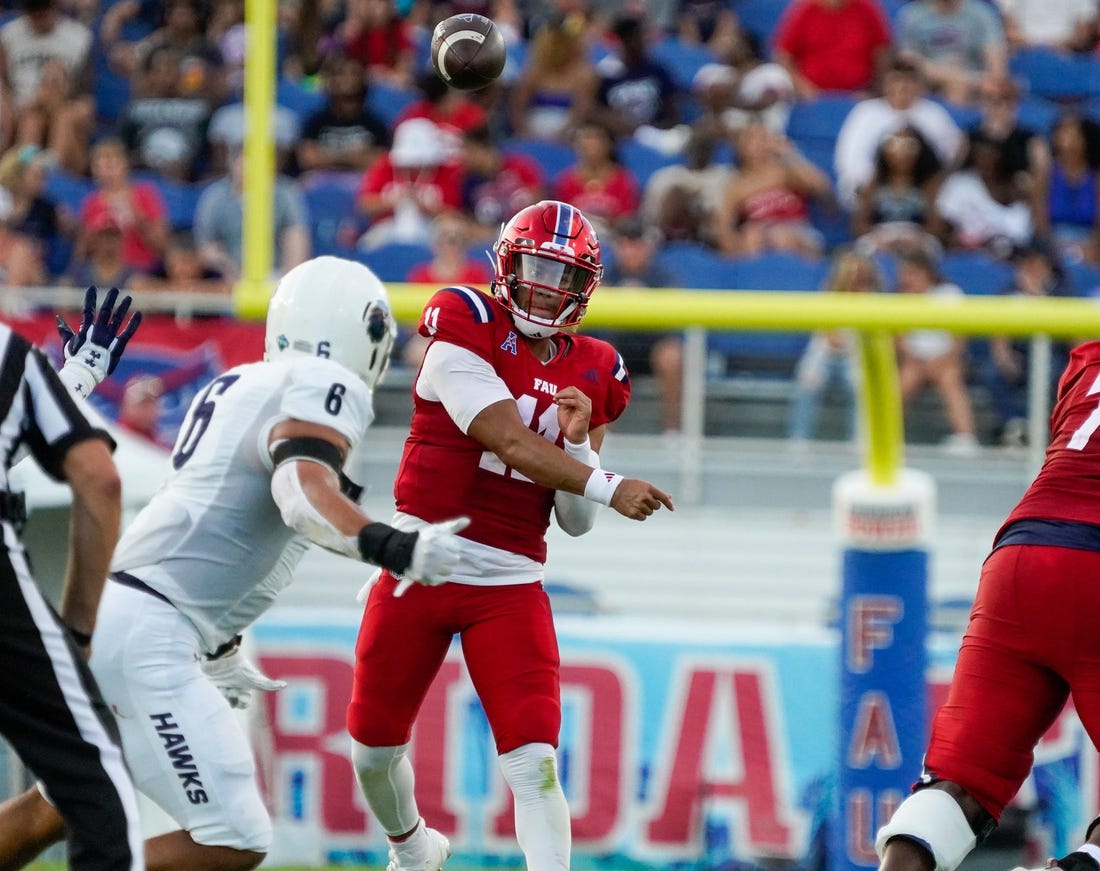 FAU QB Casey Thompson, former Longhorn, commits to Oklahoma Field