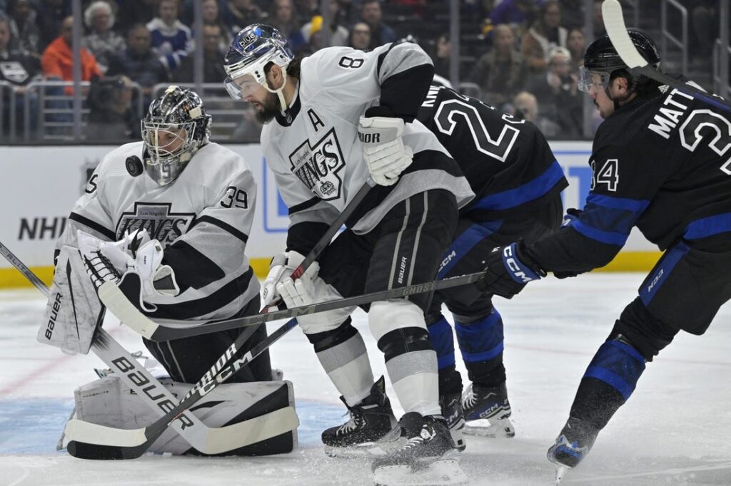 Martin Jones Stops 31 Shots As Leafs Blank Kings - Field Level Media 