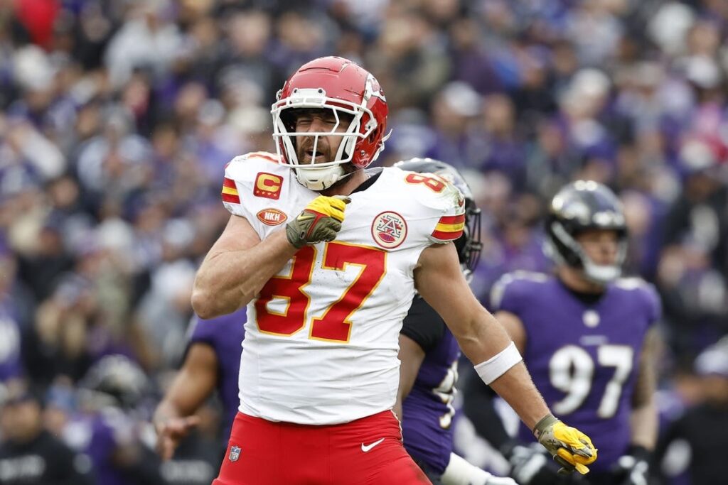 Travis Kelce breaks Jerry Rice's playoff receptions record - Field ...