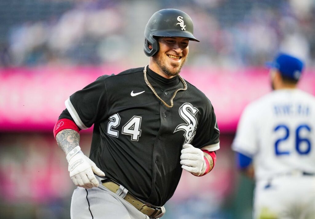 Reports: Pirates add C Yasmani Grandal on 1-year deal - Field Level ...