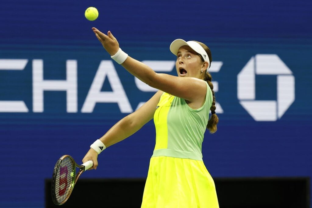 Jelena Ostapenko serves