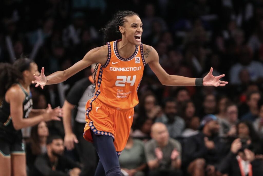 Veteran F DeWanna Bonner re-signs with Sun - Field Level Media -  Professional sports content solutions | FLM