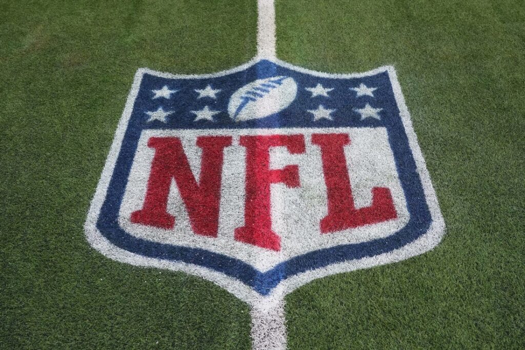 NFL salary cap rises to record 255.4M Field Level Media