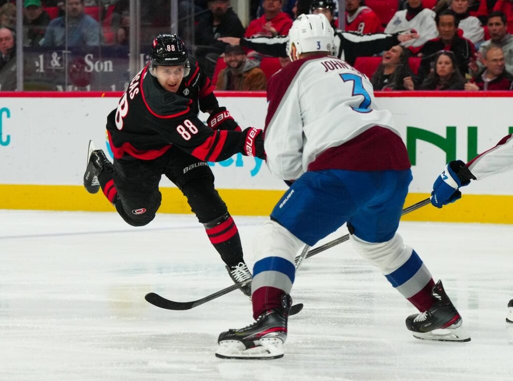 carolina hurricanes avalanche Necas