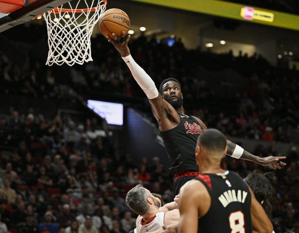 Blazers C Deandre Ayton (hand) exits game vs. Heat - Field Level Media ...