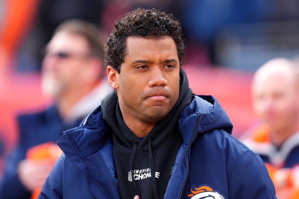 Report Russell Wilson visits with Giants, Steelers Field Level Media Professional sports