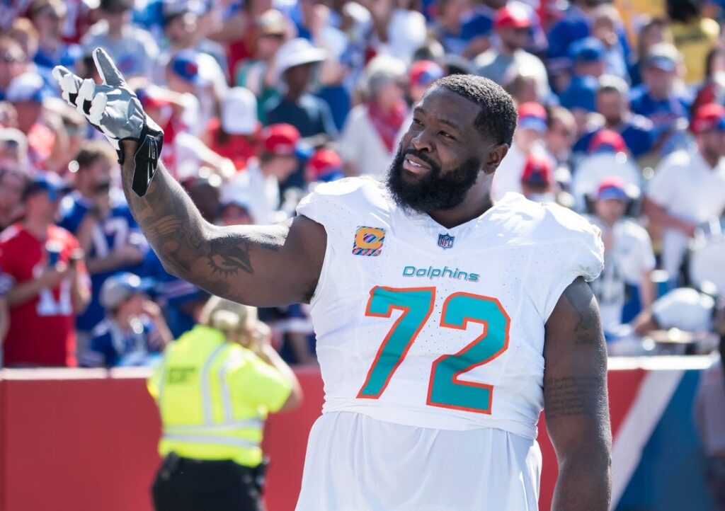 Dolphins LT Terron Armstead takes pay cut, will play in 2024 Field