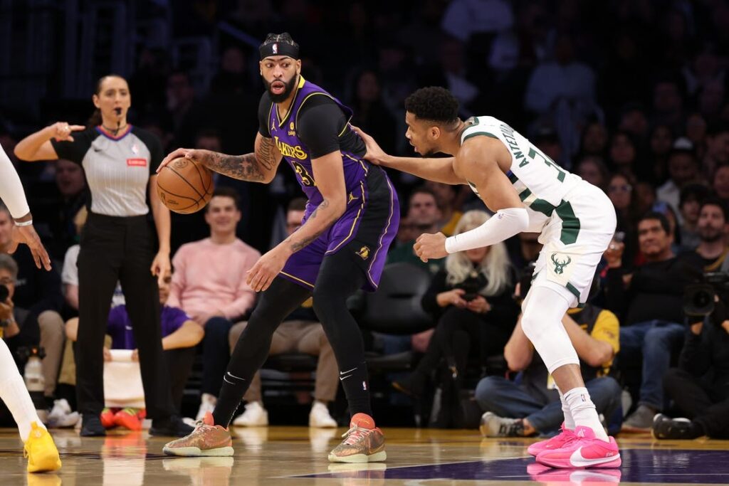 D'Angelo Russell scores 44 as Lakers edge Bucks