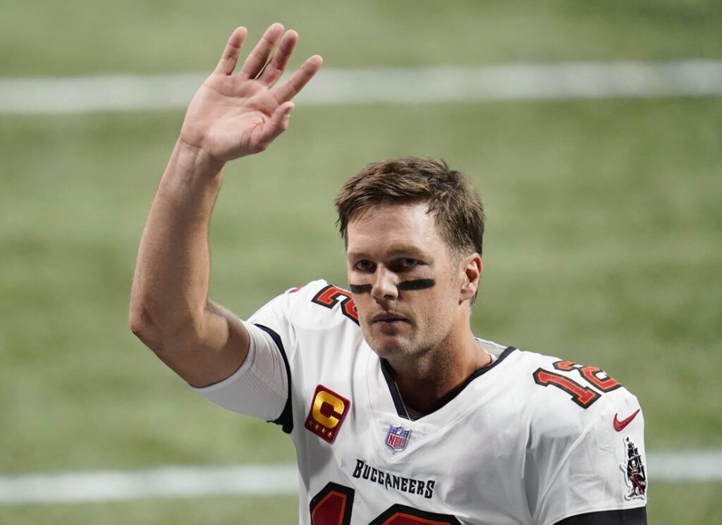tom brady wave