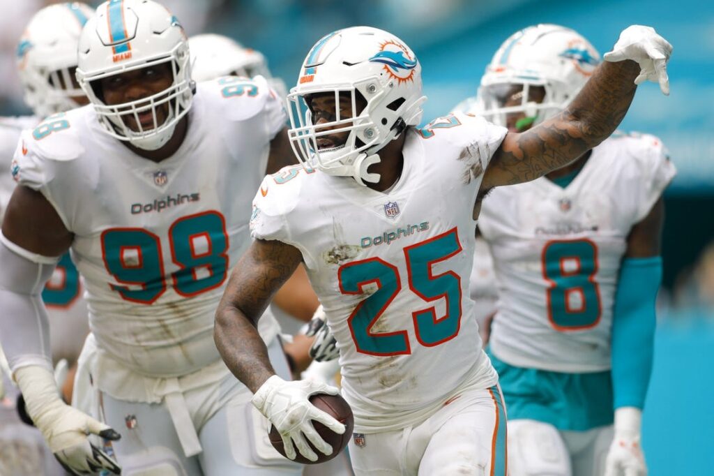 xavien howard dolphins celebrate