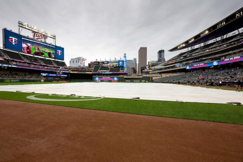 Minnesota Twins Target Field rain