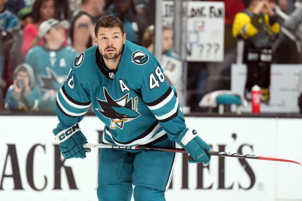tomas hertl warms