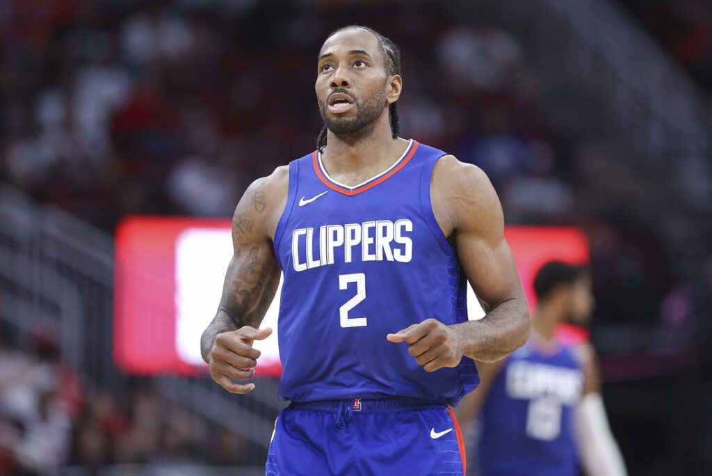 Kawhi Leonard reacts